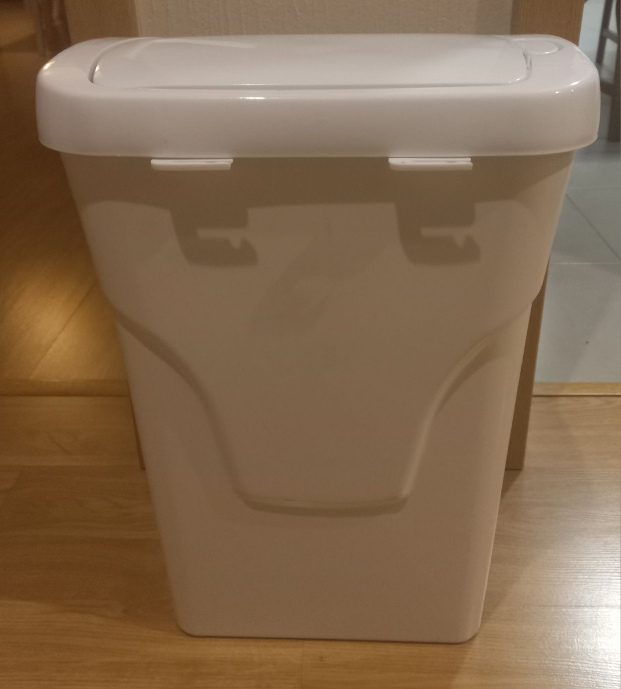 Caixote branco em plástico 25 litros