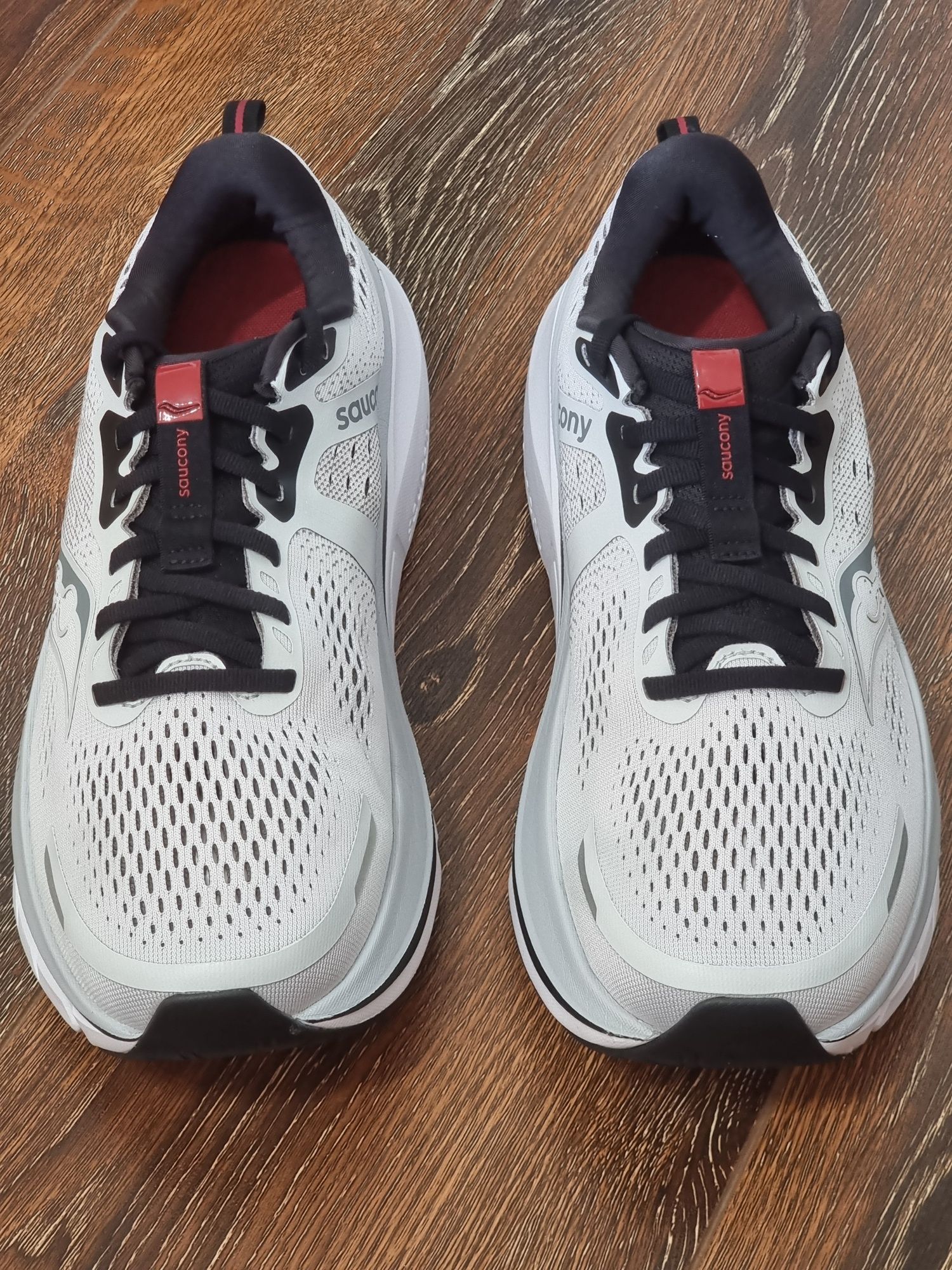 Оригінал 100% чоловічі кросівки saucony guide 18  eur 43
