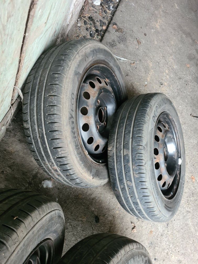 Sprzedam opony z felgami do Hyundai  i30.  185/65/15 .