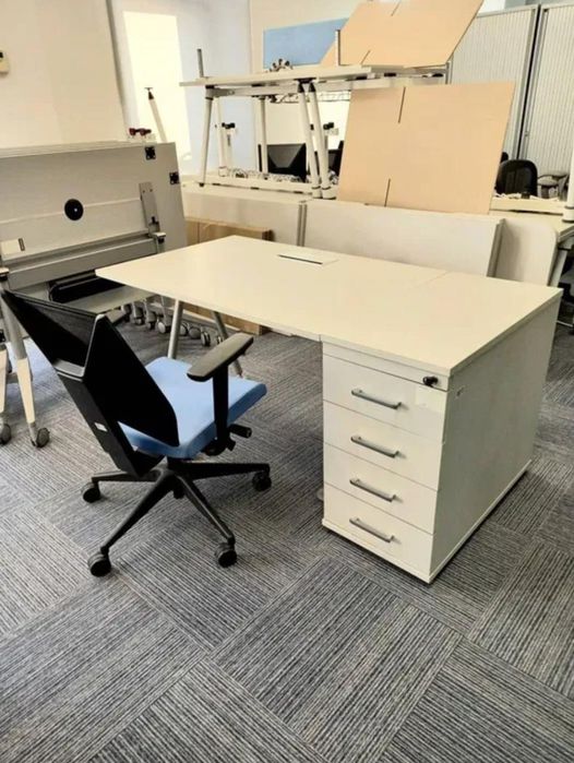 Стол менеджера и руководителя в количестве