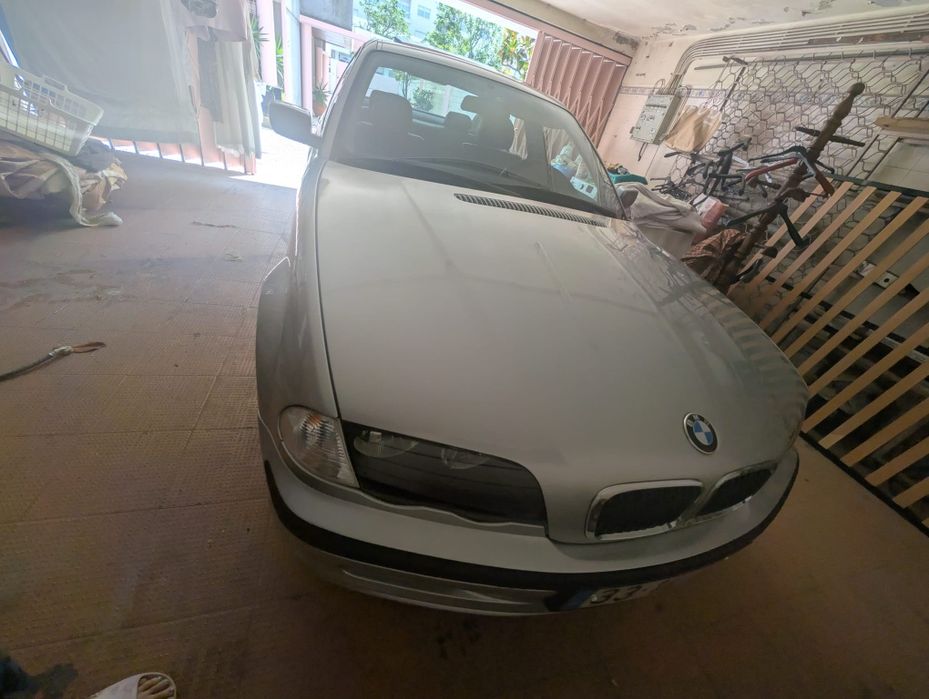 Automóvel BMW 320i Teto de Abrir cinza prata