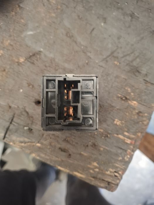 Кнопки вмикання підігрівання сидінь Mitsubishi Pajero Outlander Grandi