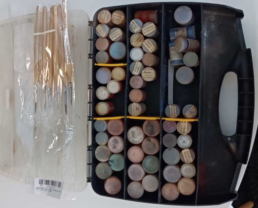 Materiais para trabalhos de pintura e decalque em cerâmicas