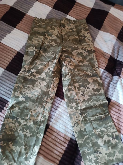 Військова форма,кашкет, комплект білизни.