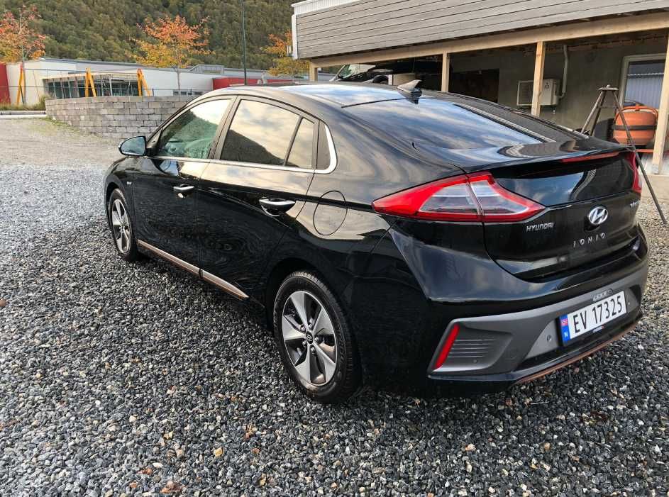 Hyundai Ioniq 2018 год 28 KW