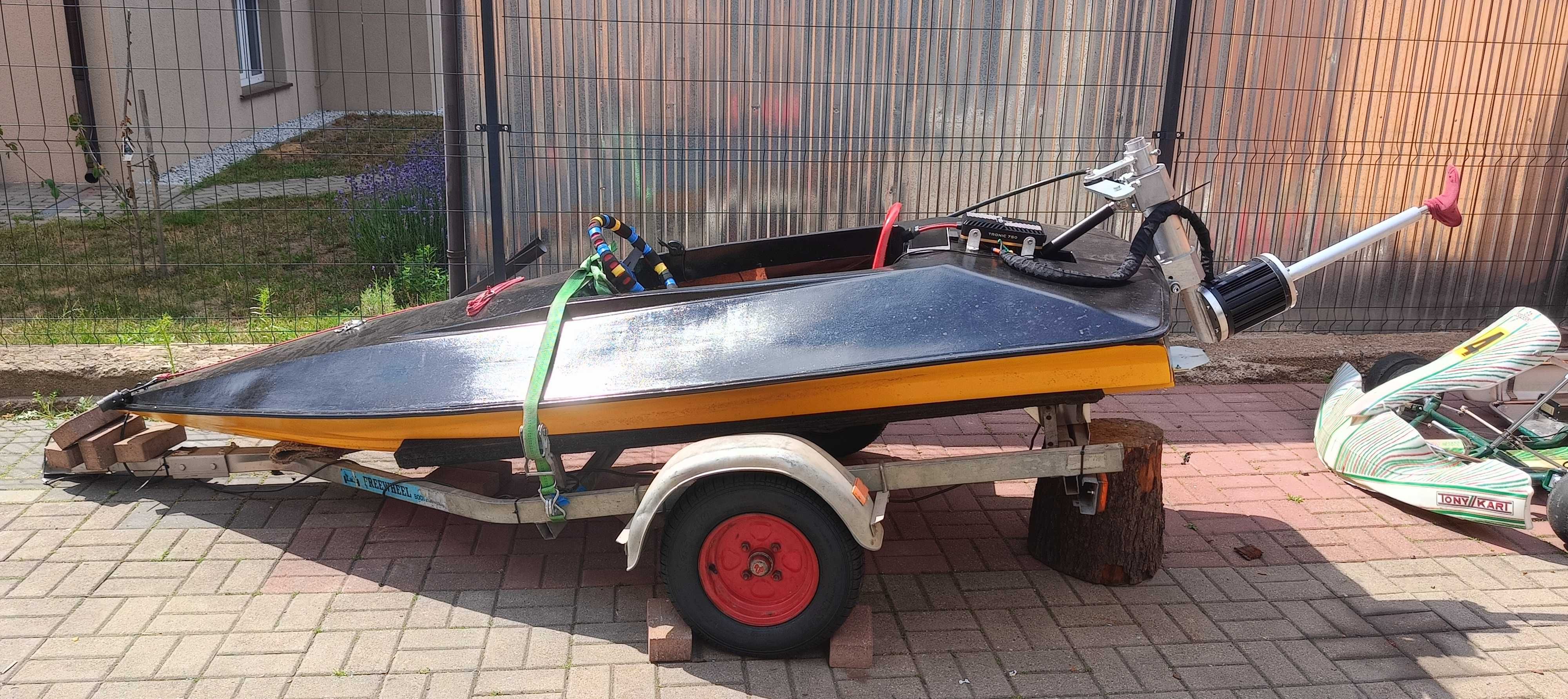 Motorówka łódka jacht elektryczna prototyp projekt