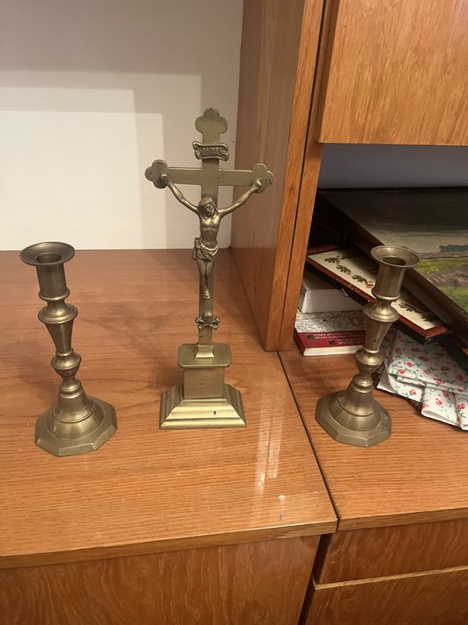 Zestaw kolędowy. Krzyż i dwa świeczniki w kolorze złotym