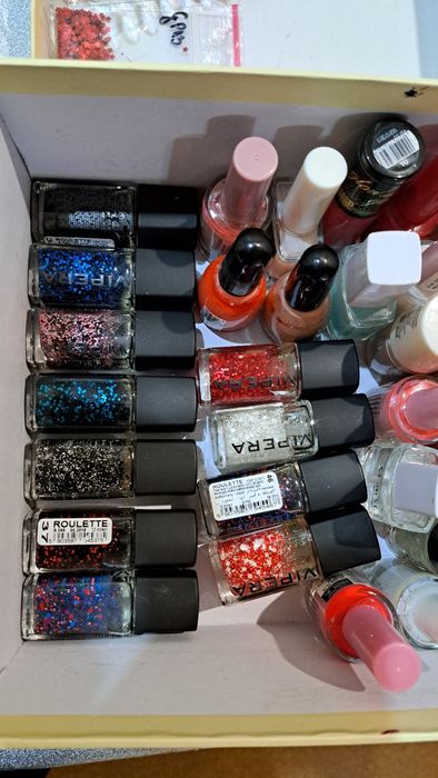 Ogromny zestaw 49 lakierów do paznokci dla miłośniczki manicure