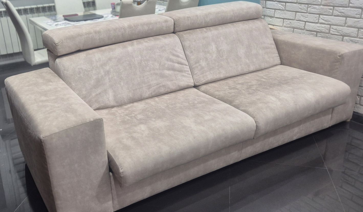 Sofa  z stelażem Włoska z funkcja spania  z materacem
