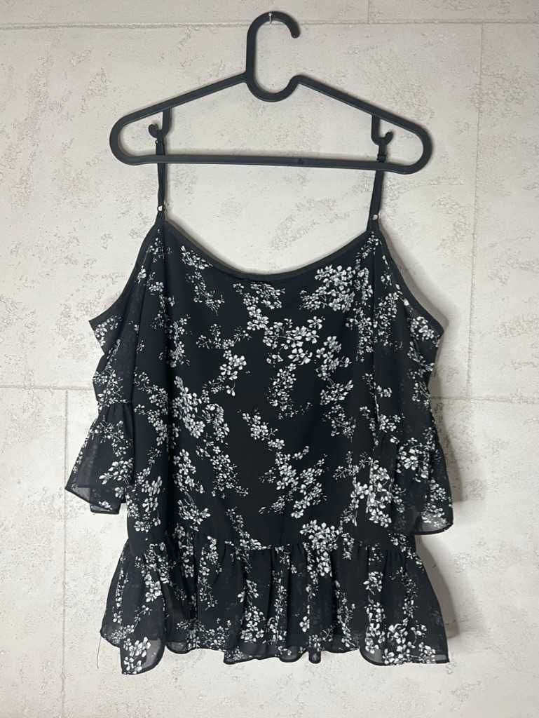 Floral czarna kwiatowa bluza Reserved off cold shoulder baskinka 36