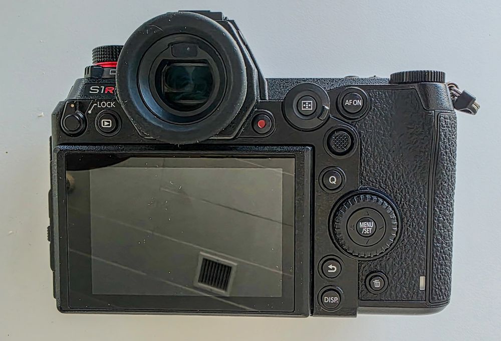 Panasonic Lumix S1R + 3 Baterias — Excelente Estado