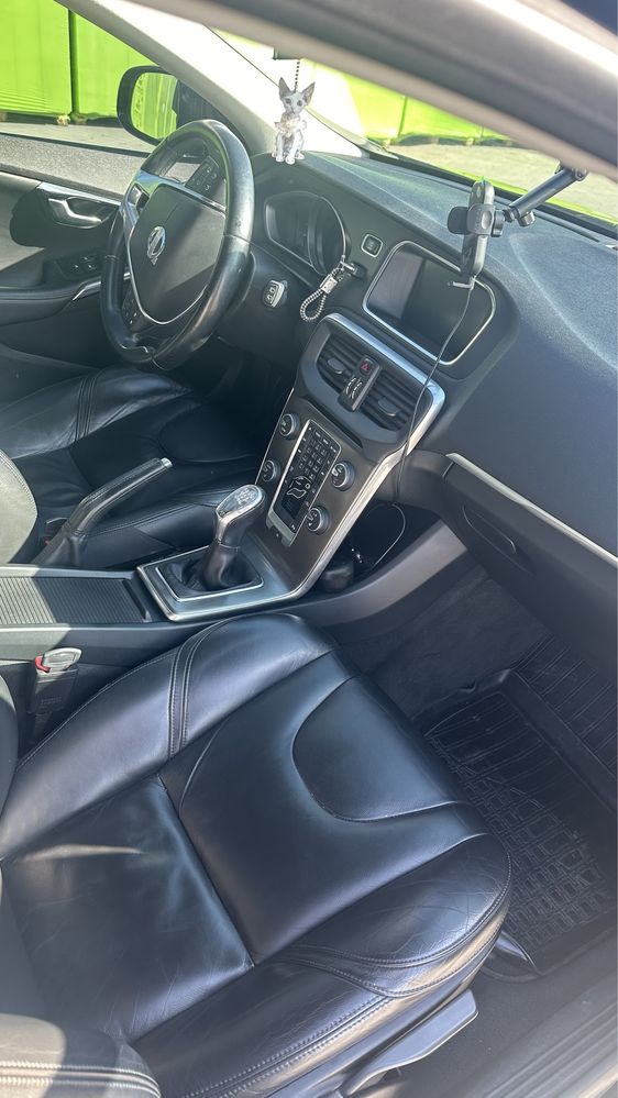 Volvo v40 2013 рік
