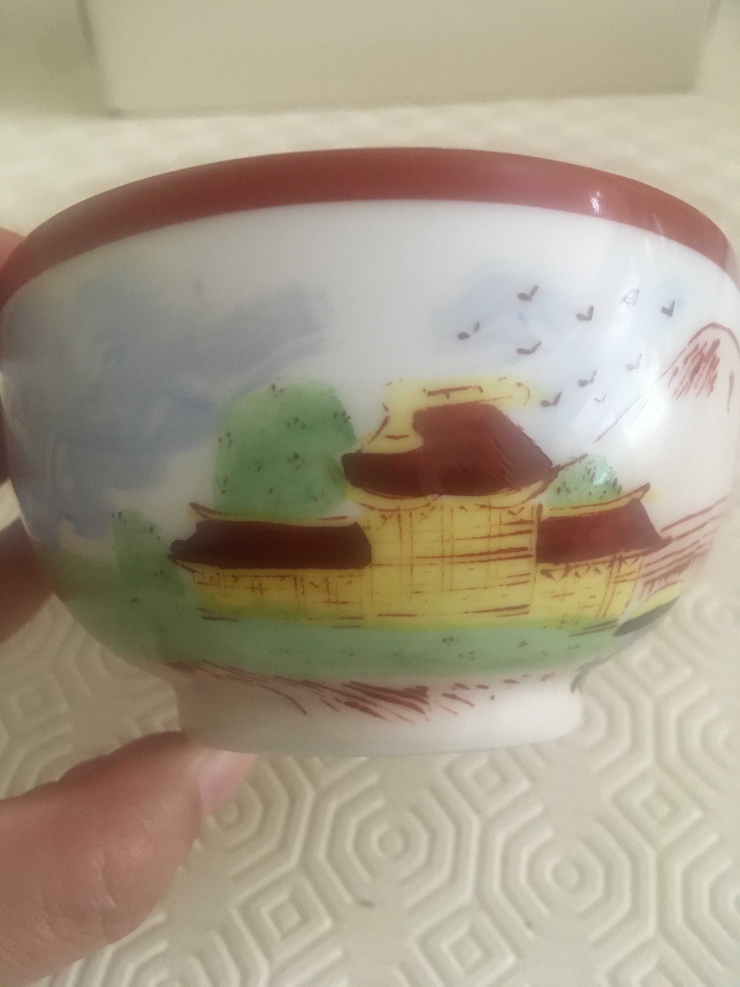 Taças antigas de porcelana, com motivos chineses