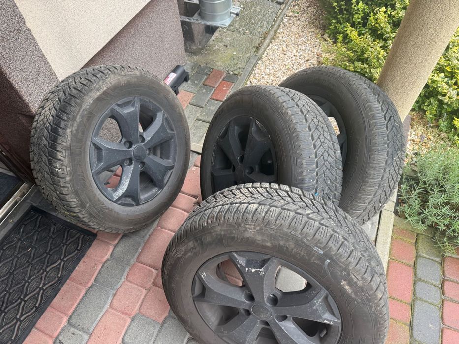 Komplet kół zimowych Dacia 215/65R16 98H ET50 5x114,3