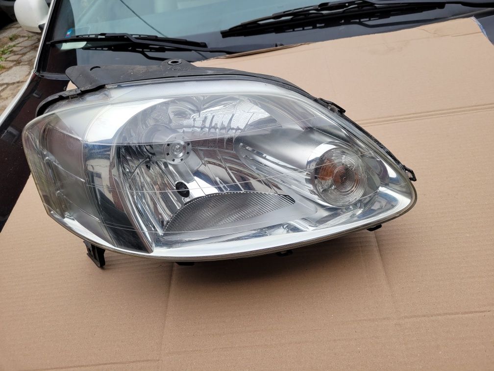 Lampa Fox prawa reflektor Fox vw