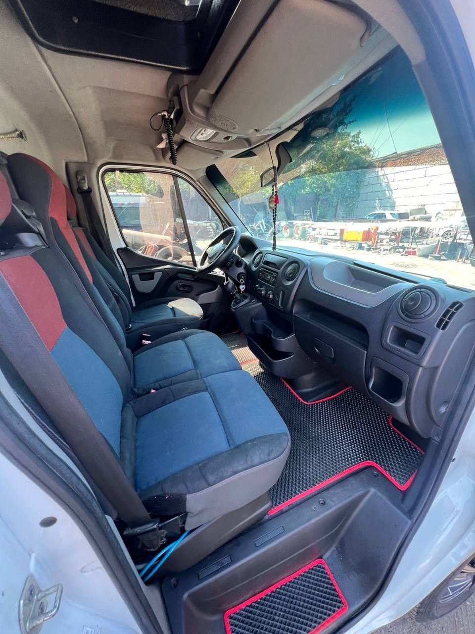 Renault Master 2015 год 10 палентый