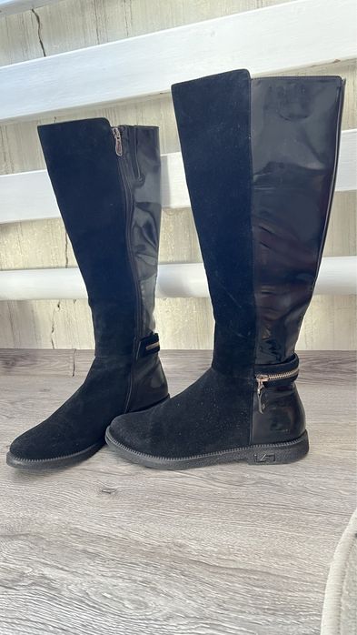 Замшеві шкіряні чоботи