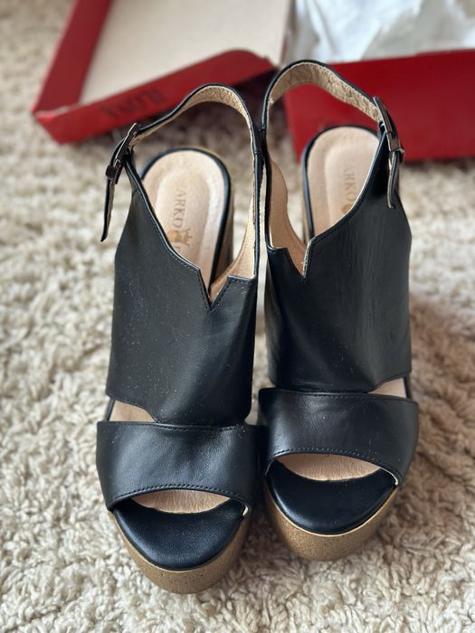 Шкіряні жіночі босоніжки