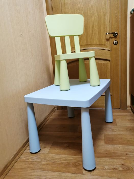 Детский столик  и стульчик ikea mammut