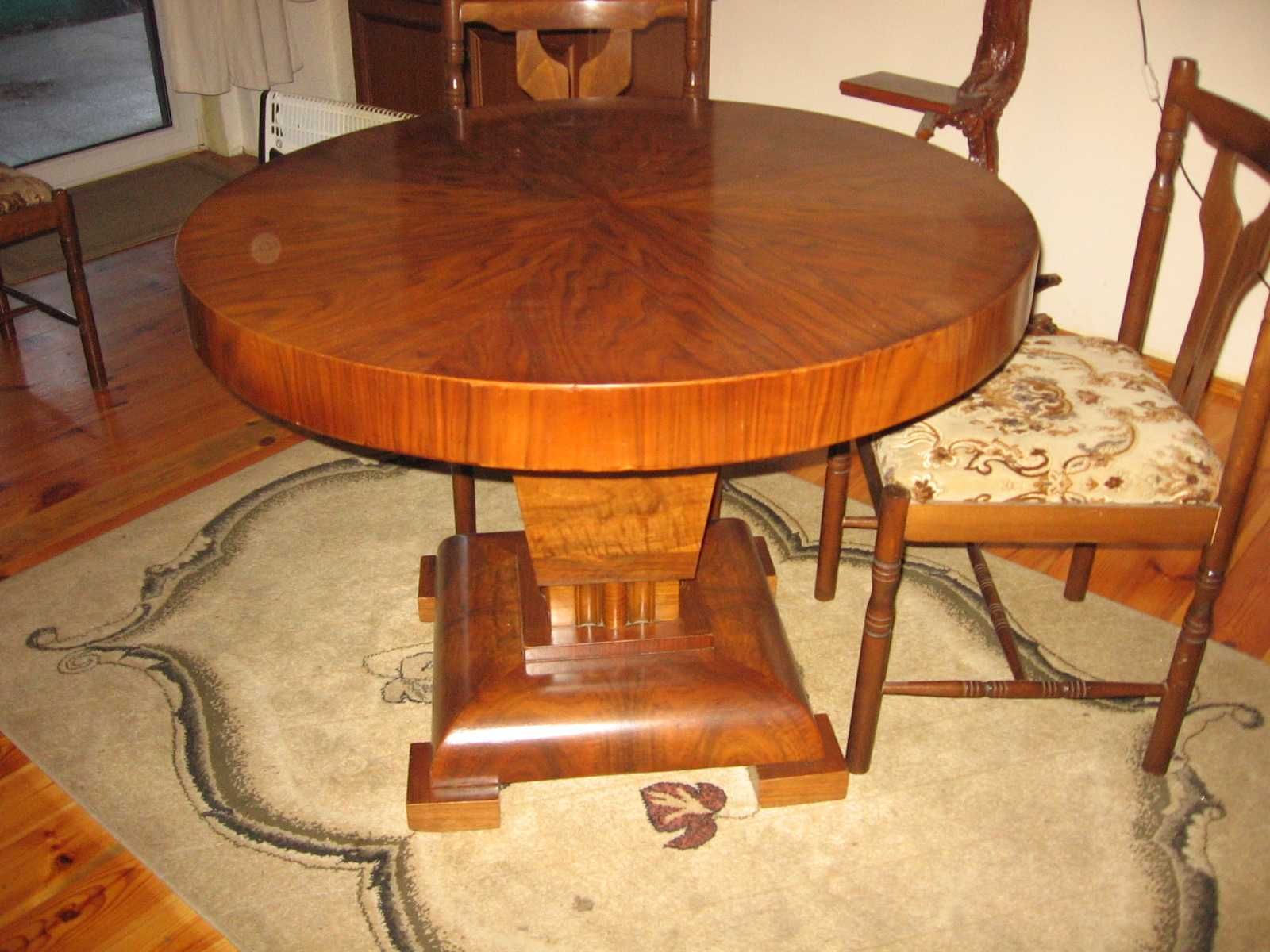 Masywny, stół okrągły salonowy, drewniany. Lite drewno