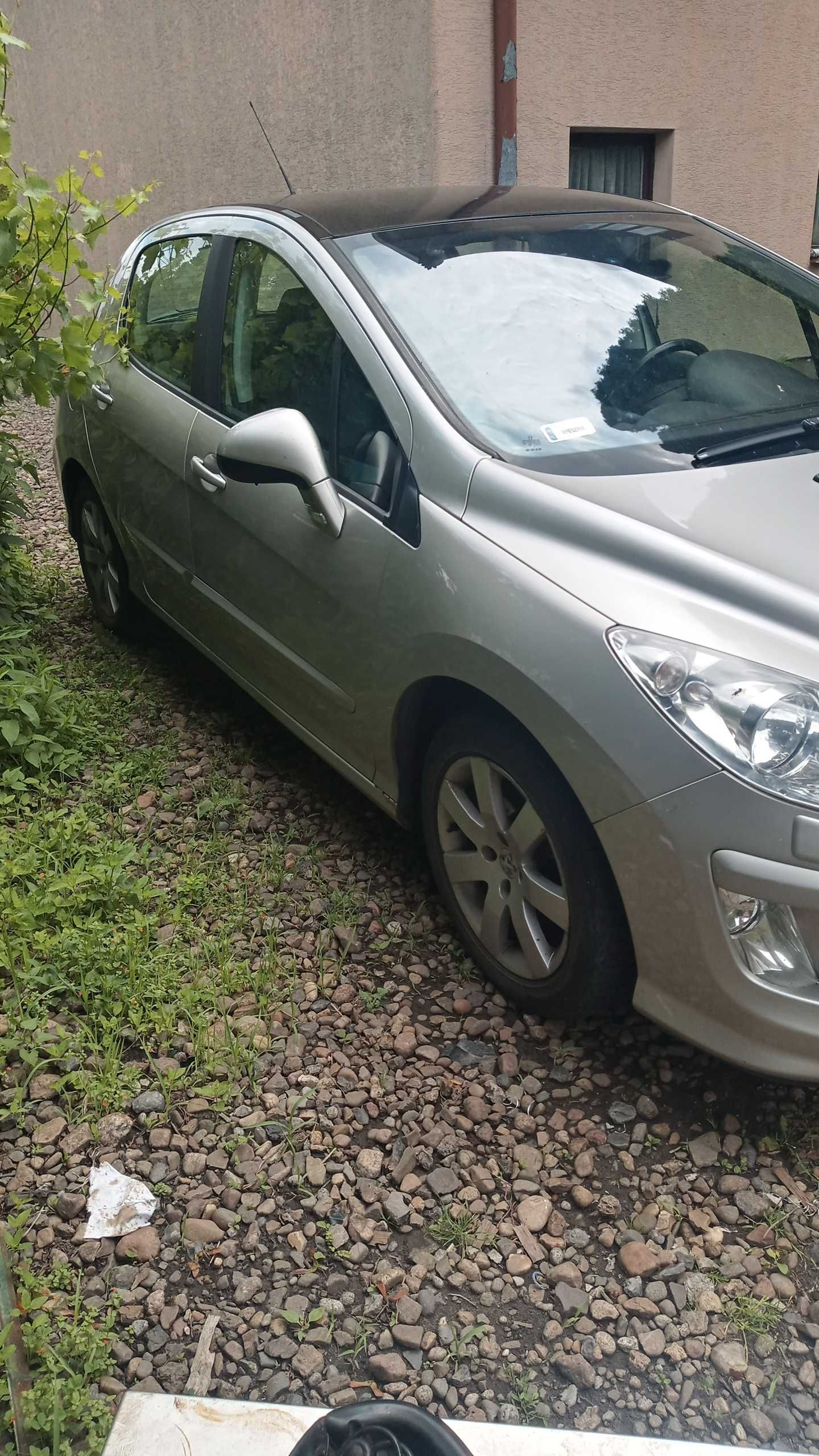 Peugeot 308 - srebrny -