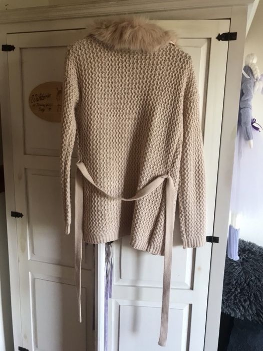 Sweter, narzutka z futerkiem Orsay