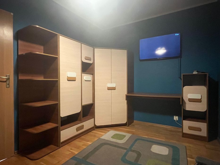 Zestaw mebli szafa narożna, szafka, regal, słupek, biurko itd