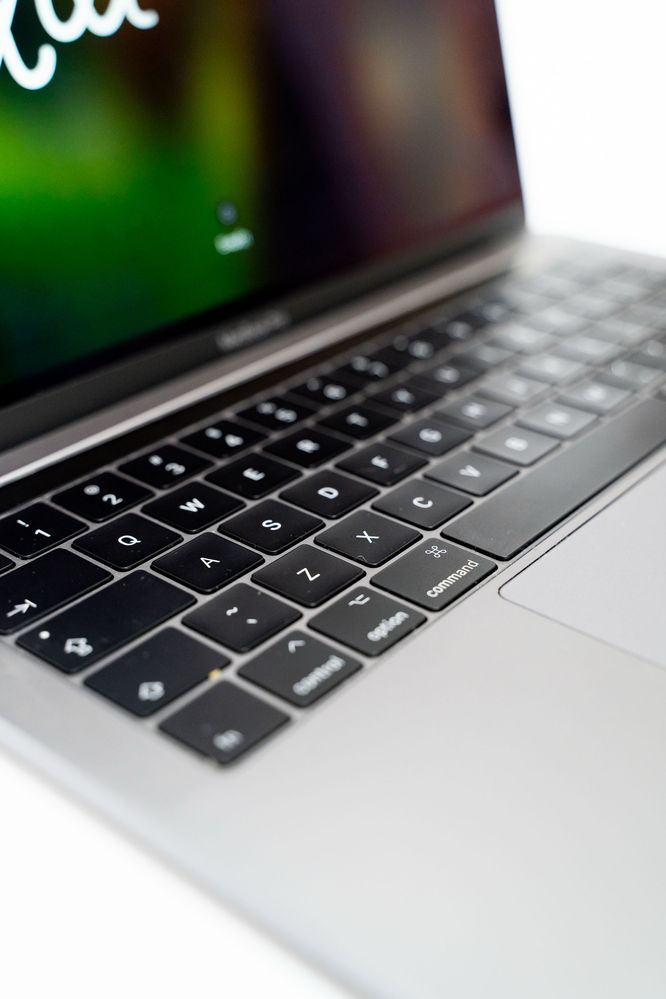 Sprzedam MacBook Pro 13" (2018) – i5, 8GB RAM