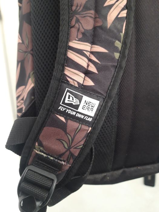 Mochila New Era bom estado