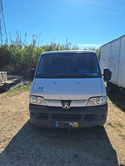 Vendo Peogeot boxer sinistrada.