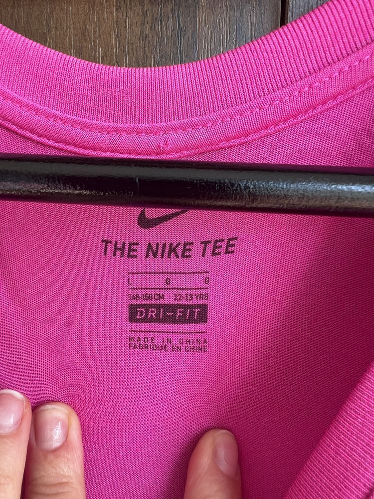 Футболка на девочку Nike 146-156