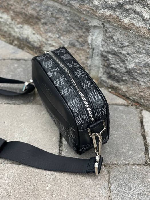 Барсетка LACOSTE чорна шкіряна з регульованим ремінцем