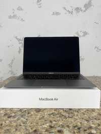 2020 Apple MacBook Air 13" M1 2.5GHz 8GB RAM 256GB SSD.