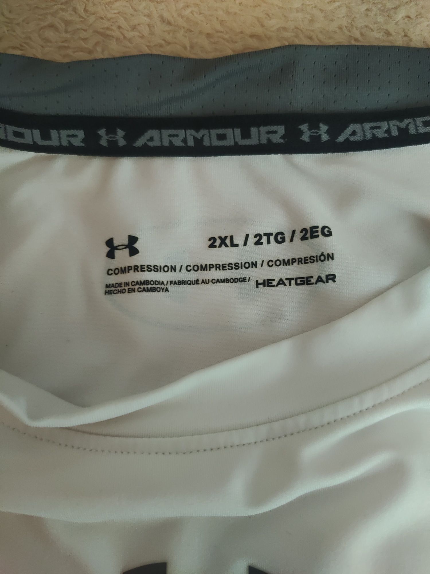 Under Armour Compression Center Logo футболка