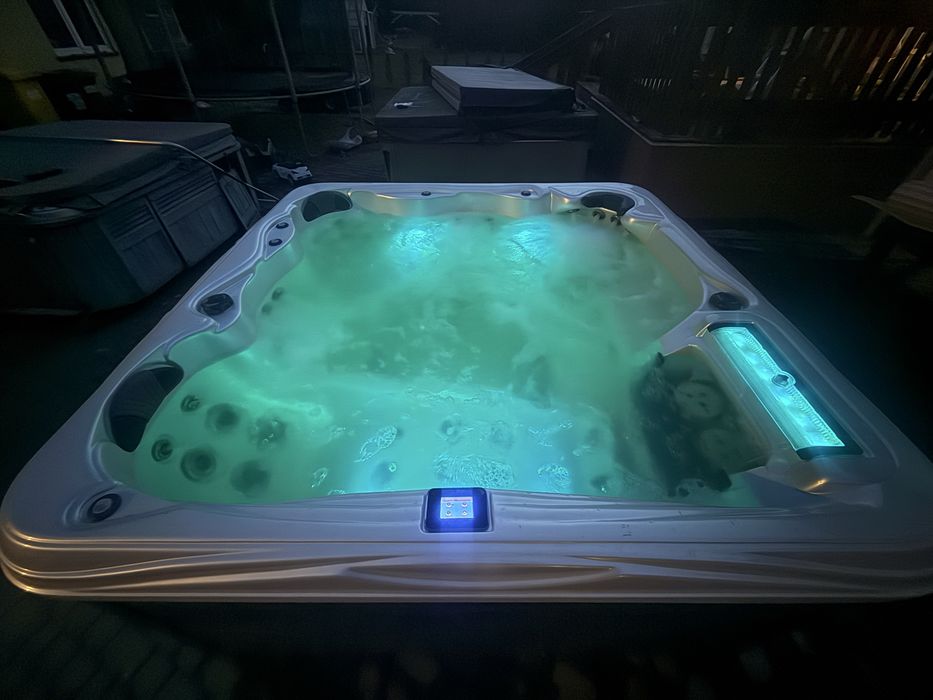 Jacuzzi / Spa Island spas balboa Grand Bahama – powystawowe, jak nowe!