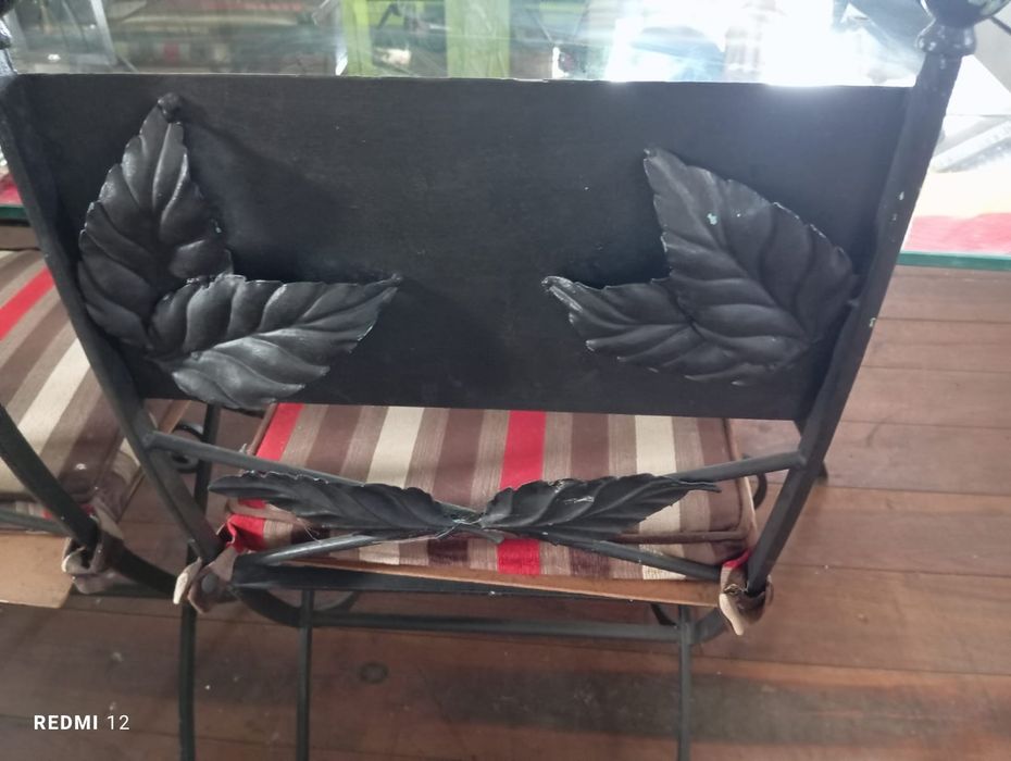 Mesa com tampo de vidro