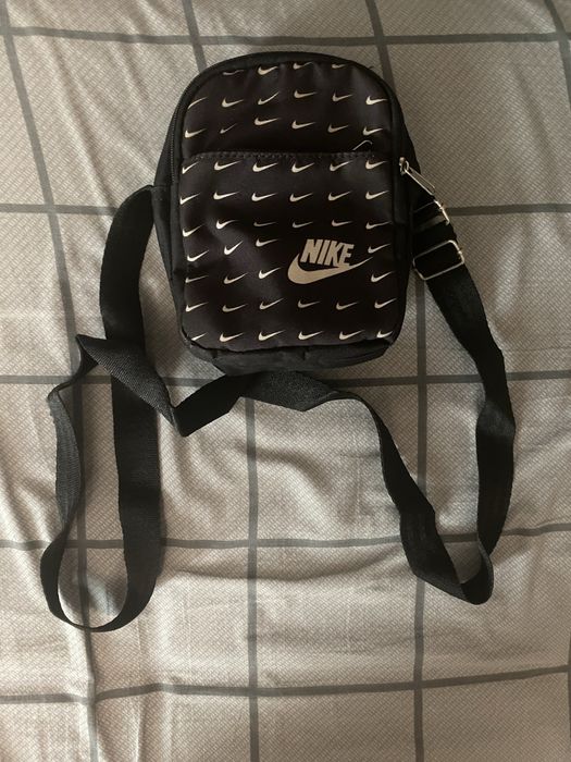 барсетка Nike с логотипами, дешево, фаст сейл