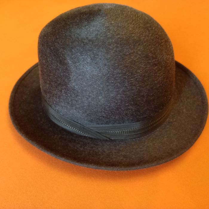 Kapelusz marki Hunter do własnego ułożenia. Rozmiar 57 . Farge 77