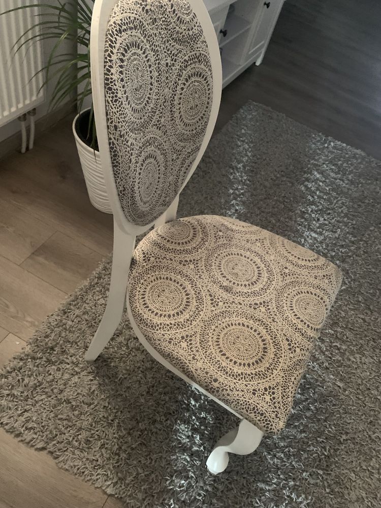 Krzesło białe, krzesła