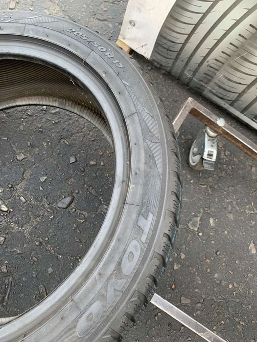 Шини 205/50 R17 пара Toyo  зима 7,9мм