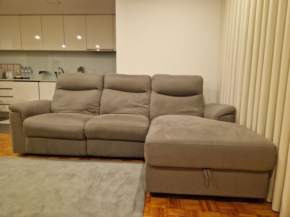 Sofá com chaise longue