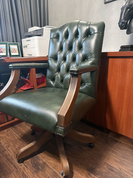 Fotel biurowy obrotowy chesterfield