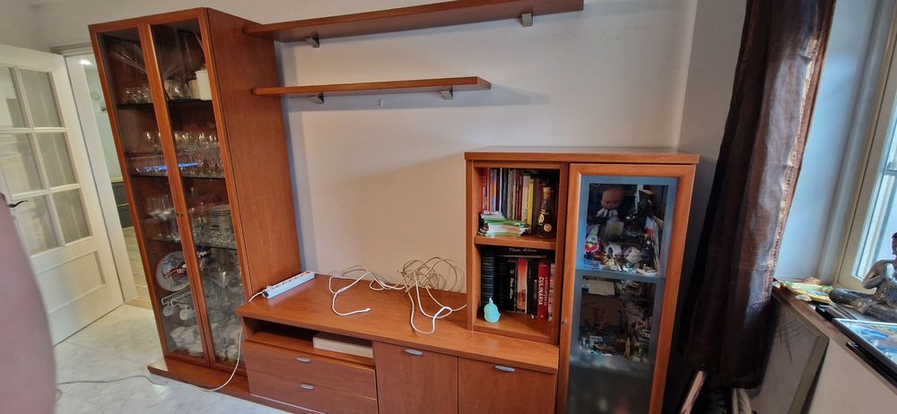 Movel de sala  com parteleiras de parede