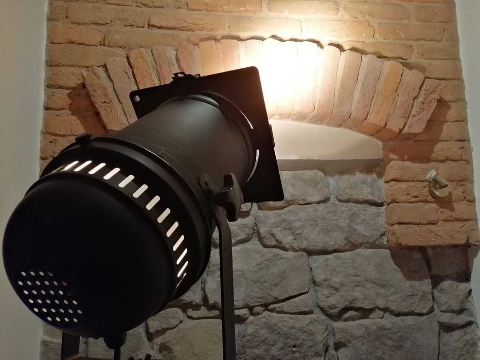 Lampa sceniczna, estradowa reflektor PAR-64 1000W SPOT
