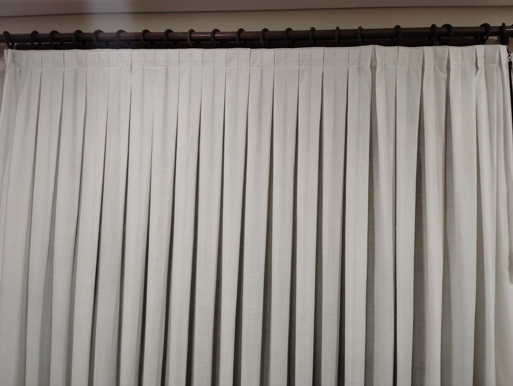 Cortinados em cor perola