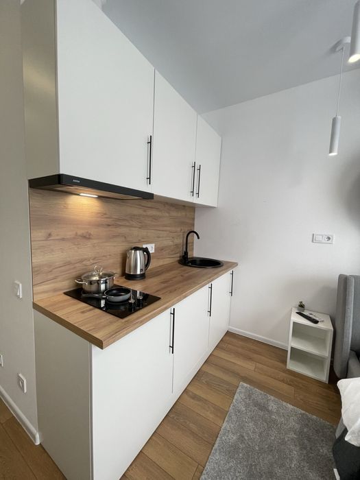 Квартира біля метро Житомирська , здам подобово