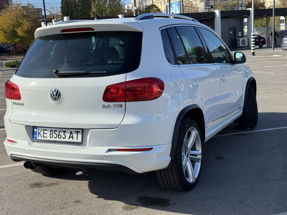 Volkswagen Tiguan SPORT R-LINE