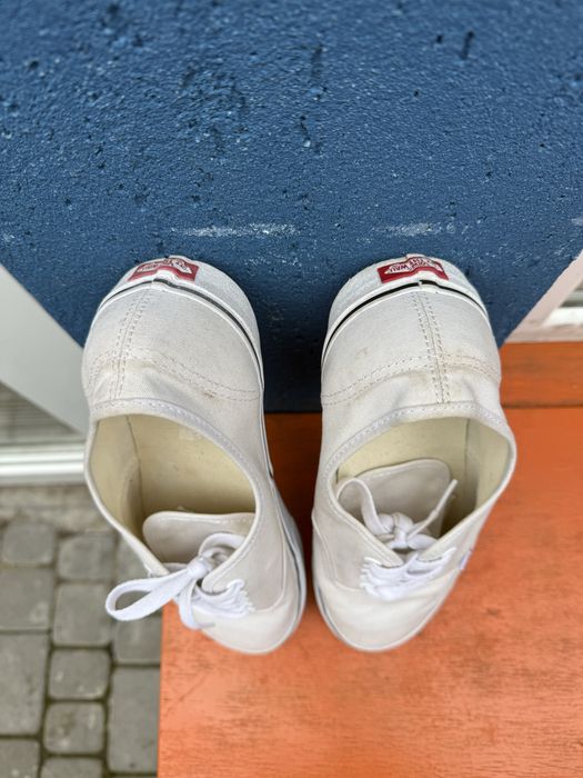 vans authentic  ..
