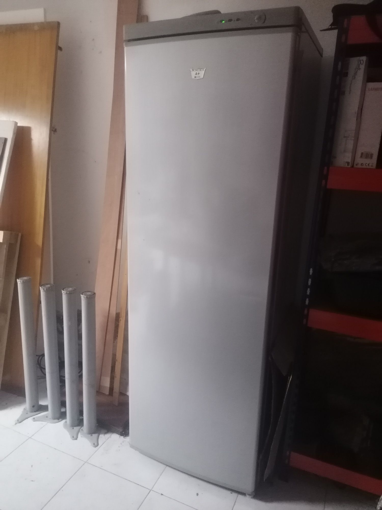 Congelador arca vertical 240L JOCEL