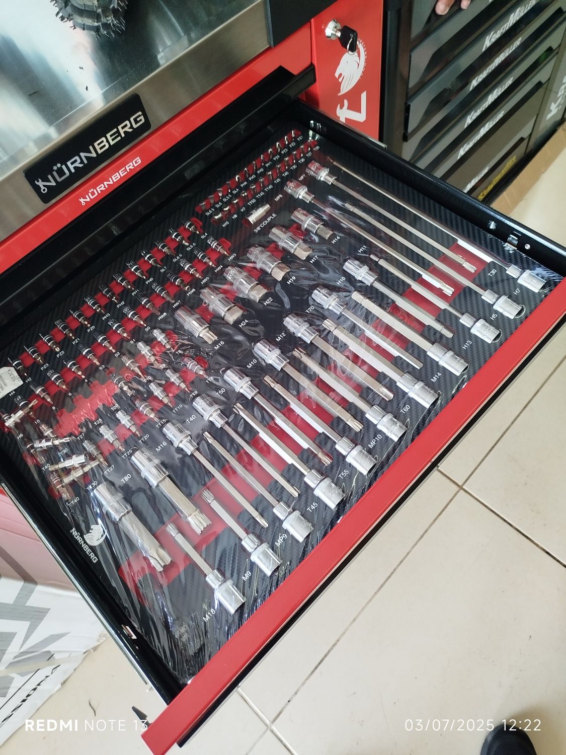 Carrinho ferramentas 6 gavetas 5 c/ferramenta e porta lateral marca Nu